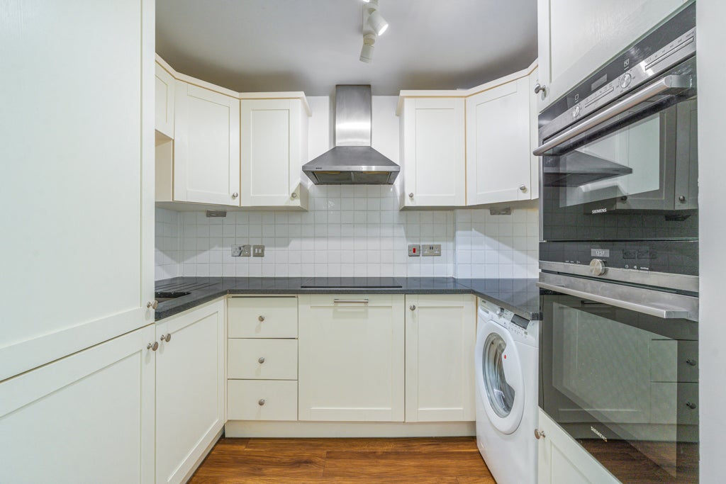 Flat Thomas Street in Greater London