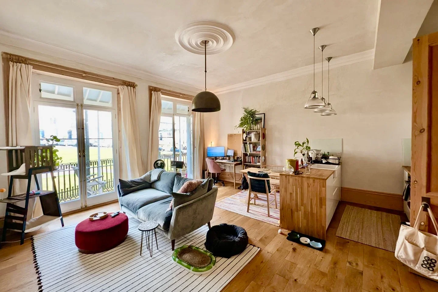 Flat Wellington Square in St Leonards