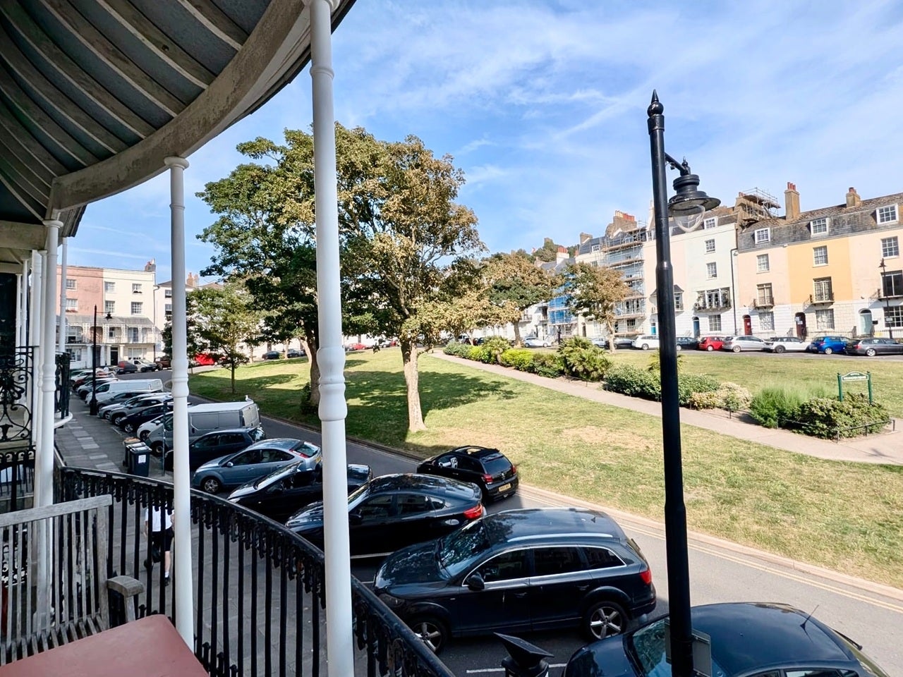 Flat Wellington Square in St Leonards