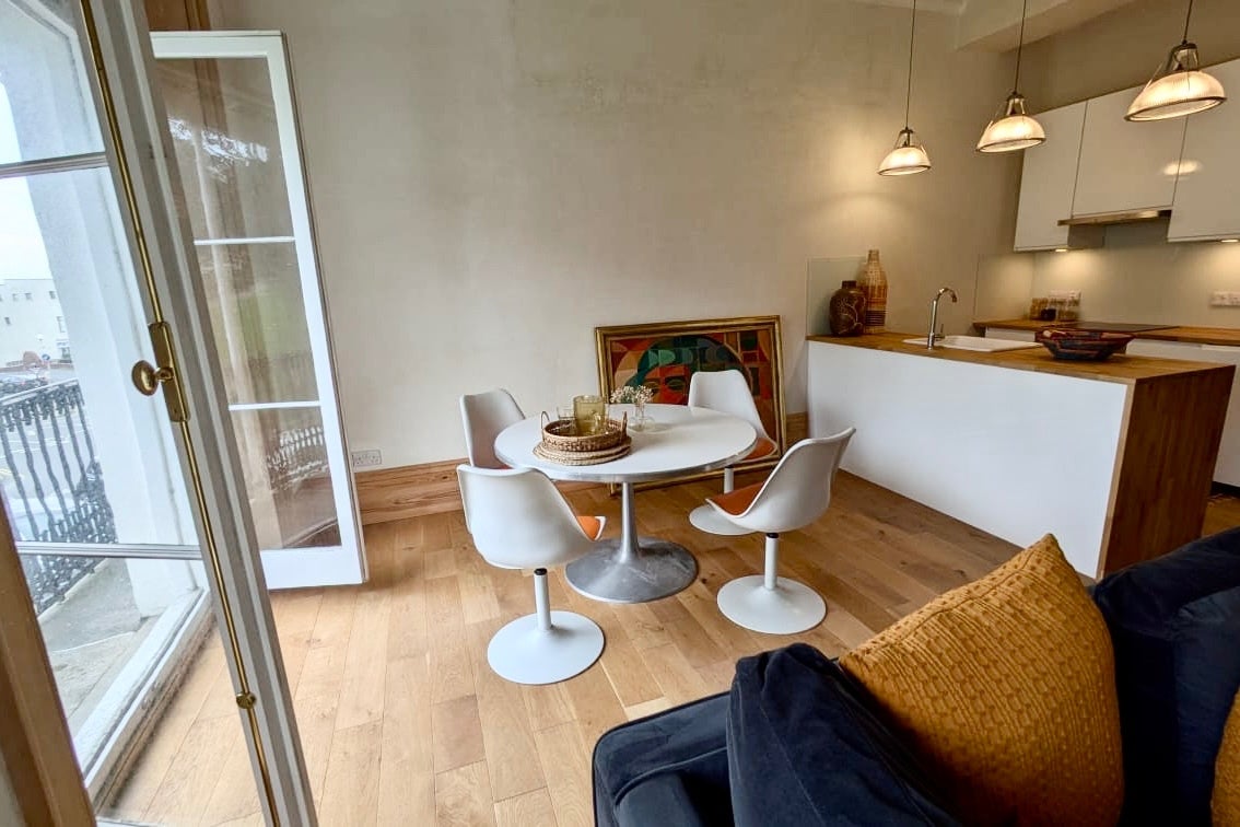 Flat Wellington Square in St Leonards