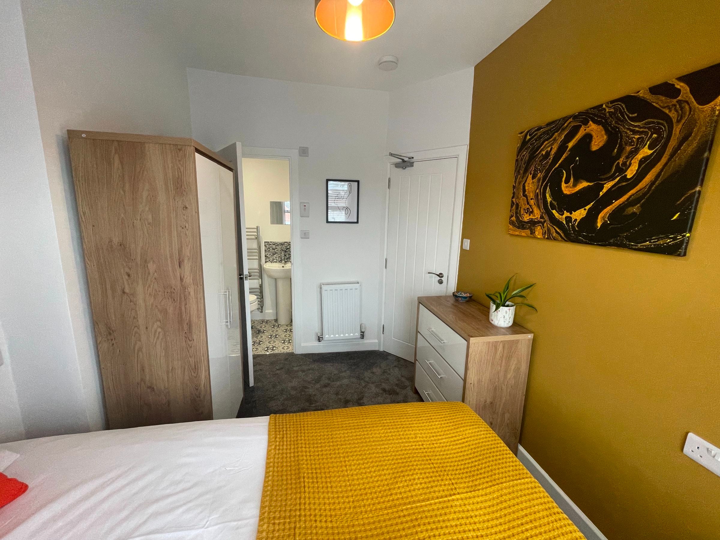 Room West Street in Crewe