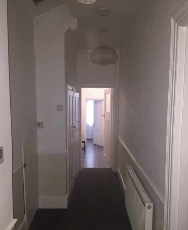 Flat Home Park Road in Greater London