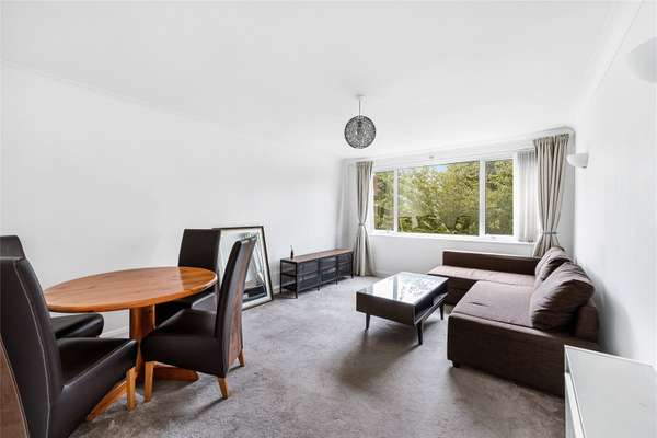 Flat Golf Road in Greater London
