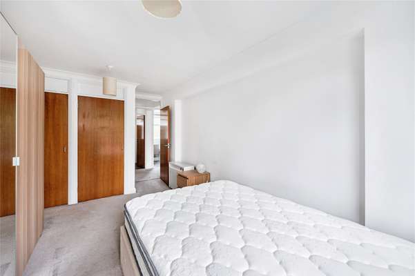 Flat Golf Road in Greater London