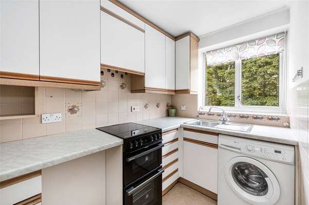 Flat Golf Road in Greater London