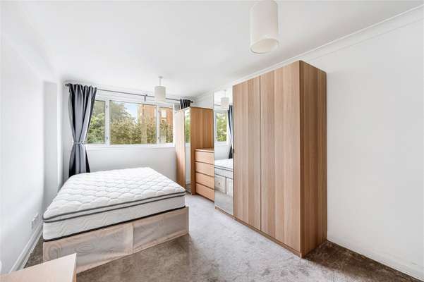 Flat Golf Road in Greater London