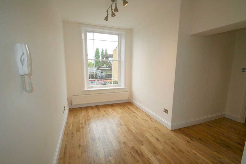Flat Cheshire Street in Greater London