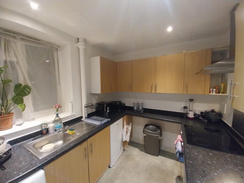 Room Long Lane in Greater London