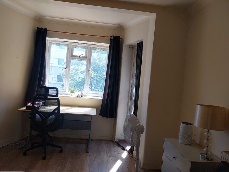 Room Long Lane in Greater London