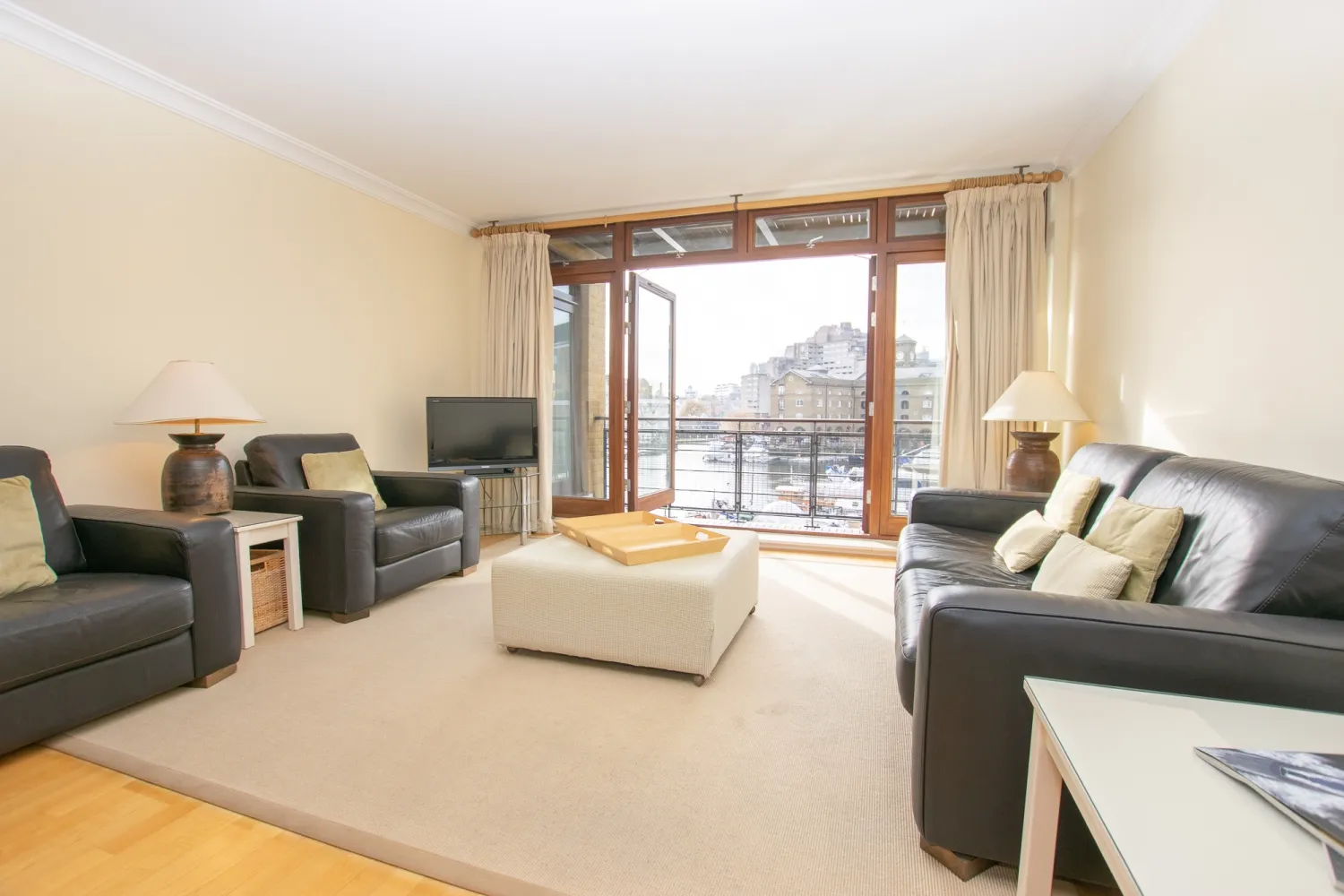 Flat Star Place in Greater London