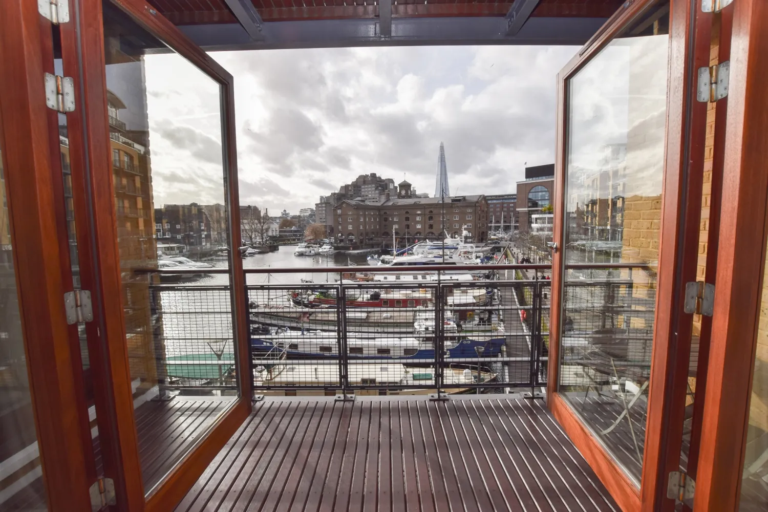 Flat Star Place in Greater London