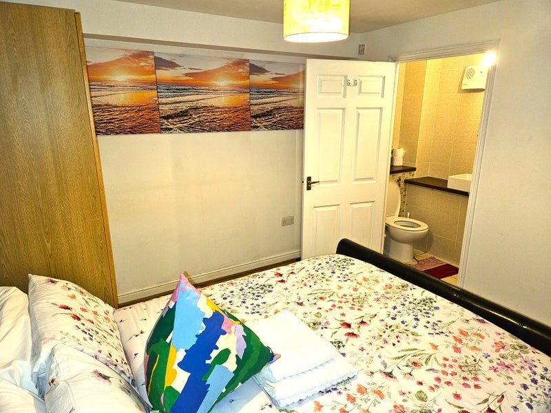 Room Nelson Mandela Road in Greater London