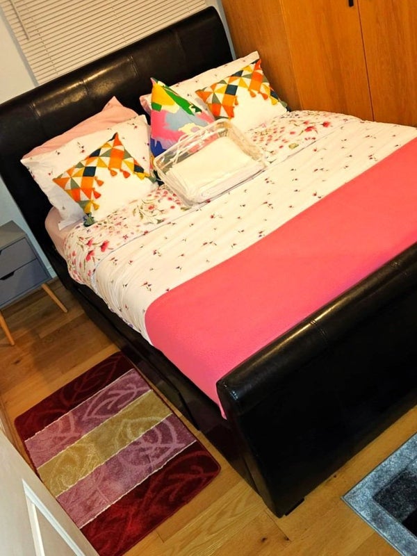 Room Nelson Mandela Road in Greater London