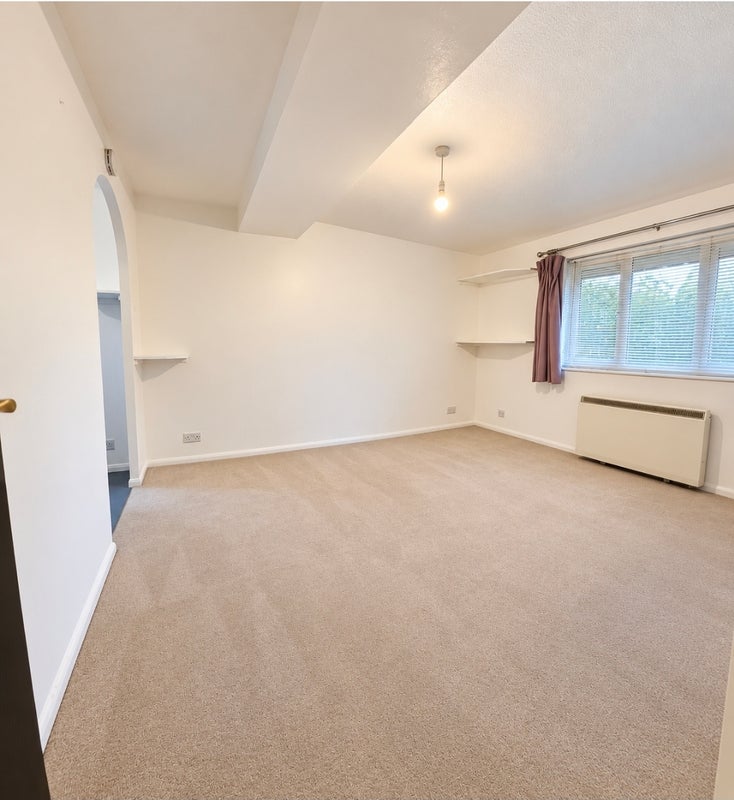Flat Abbotsleigh Road in Greater London