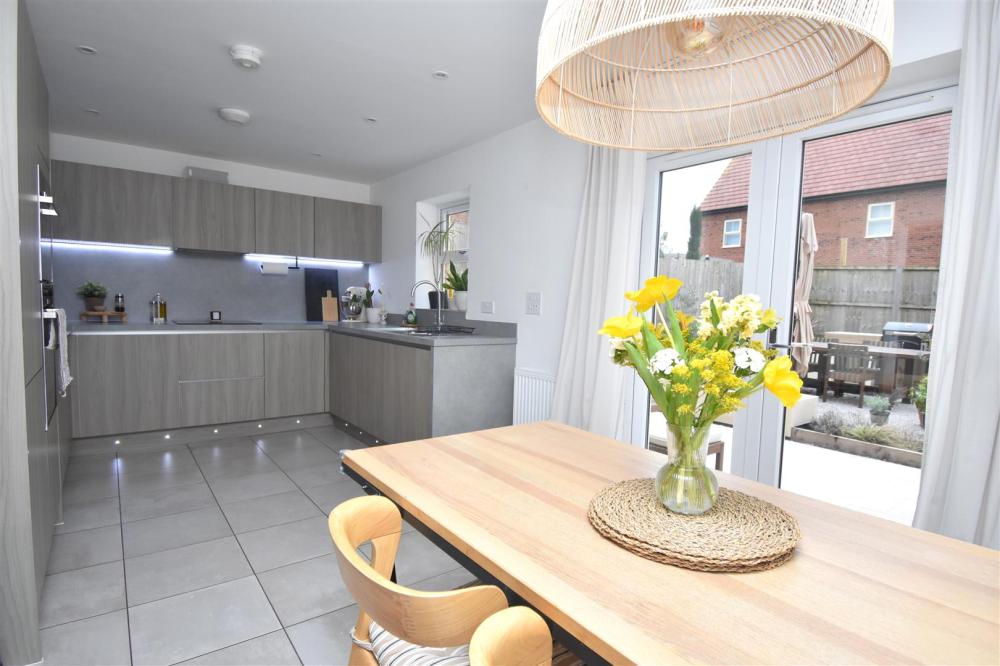 House Hughlings Close in Green Hammerton