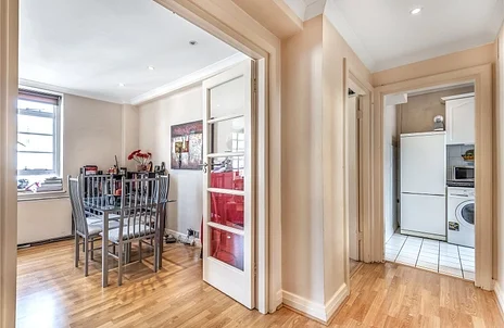 Flat Hatherley Grove in City of Westminster