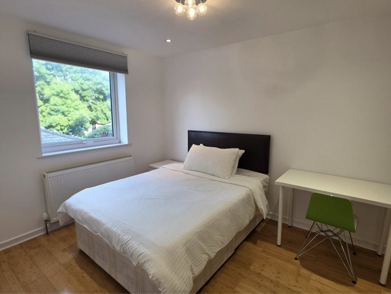 Room Smith Close in Greater London