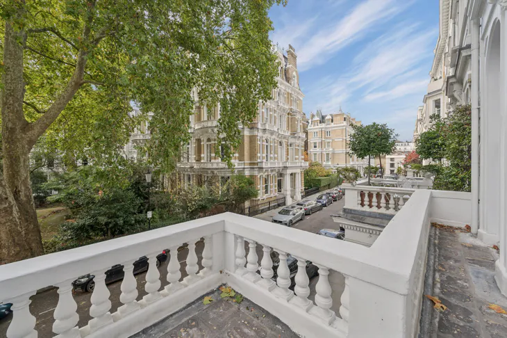 Flat Cornwall Gardens in Greater London