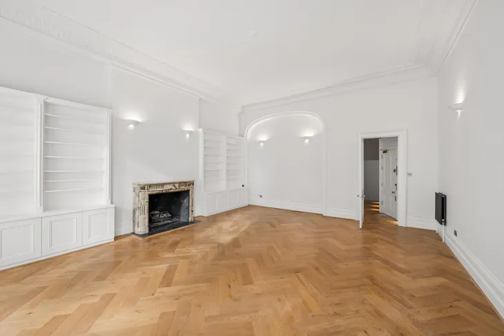 Flat Cornwall Gardens in Greater London
