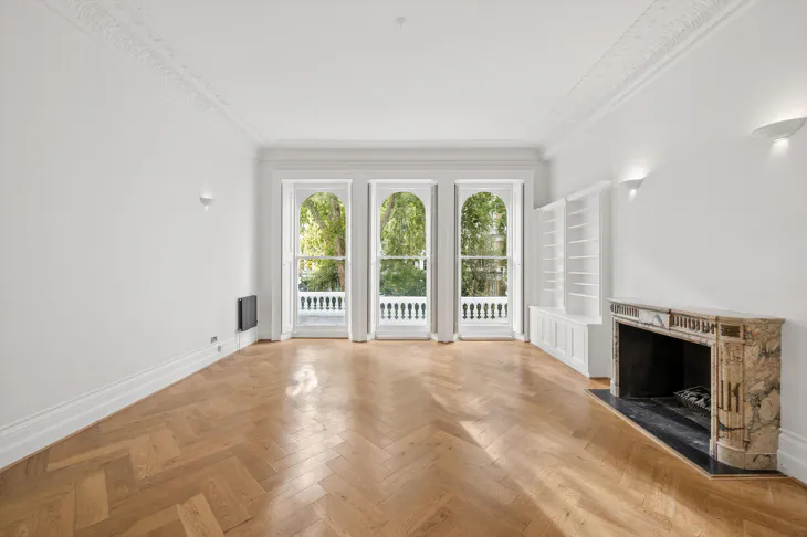 Flat Cornwall Gardens in Greater London
