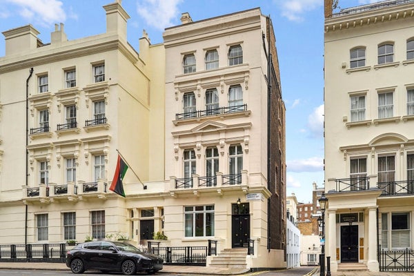 House Ennismore Gardens in London