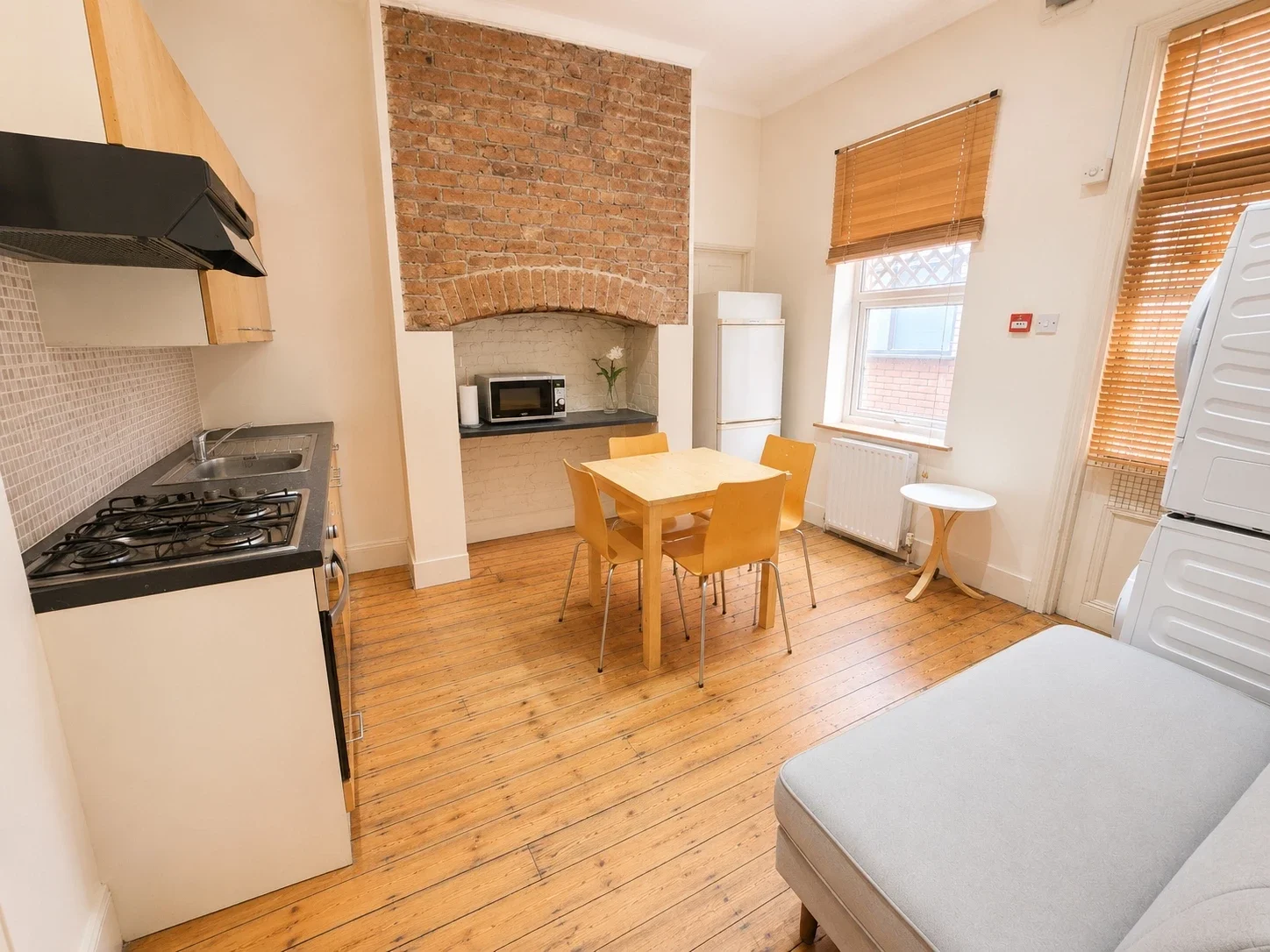 Room Hale Lane in Greater London