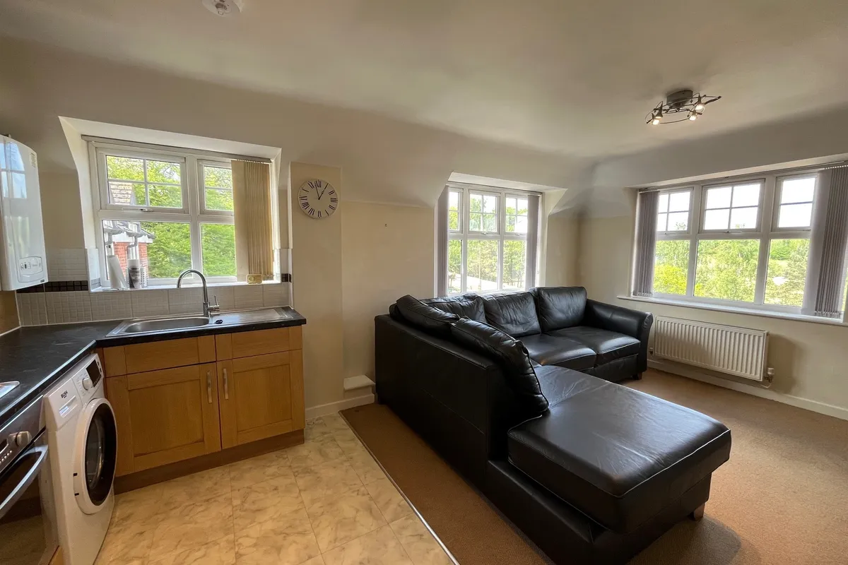 Flat Roebuck Close in East Staffordshire