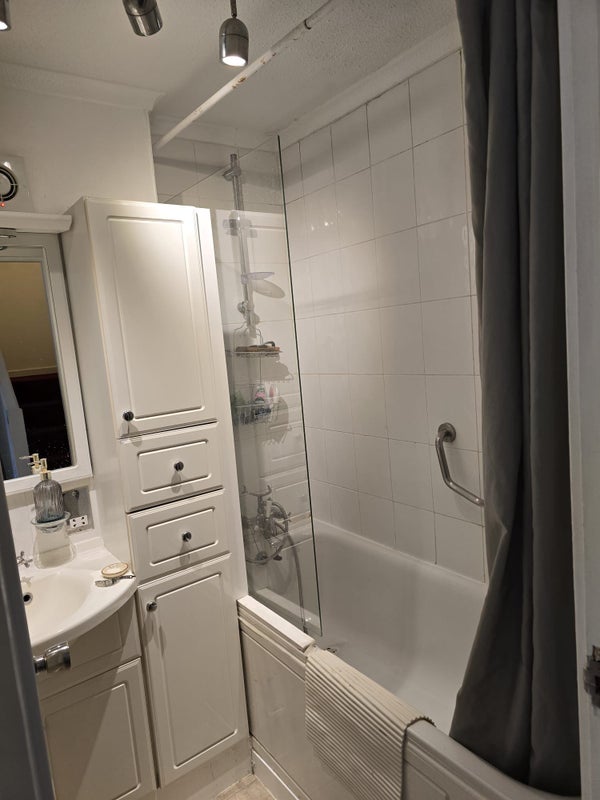 Room Fairbairn Green in Greater London