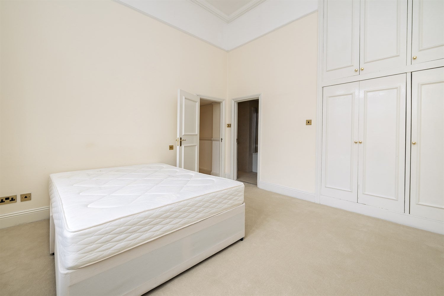 Flat Hyde Park Gardens in City of Westminster