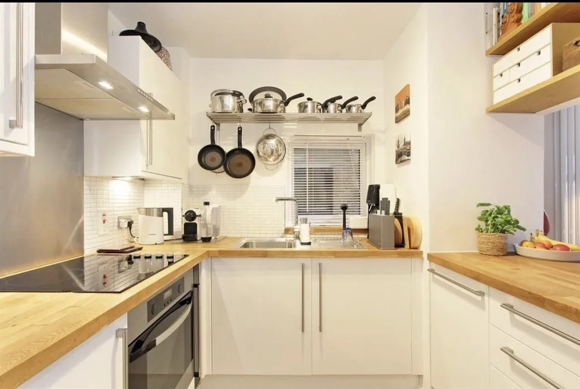 Flat Park Rise Road in Greater London