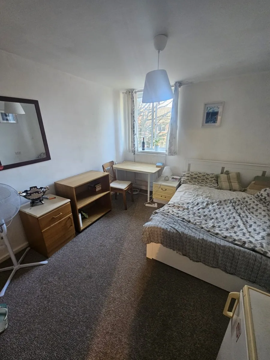 Flat Copley Close in Greater London
