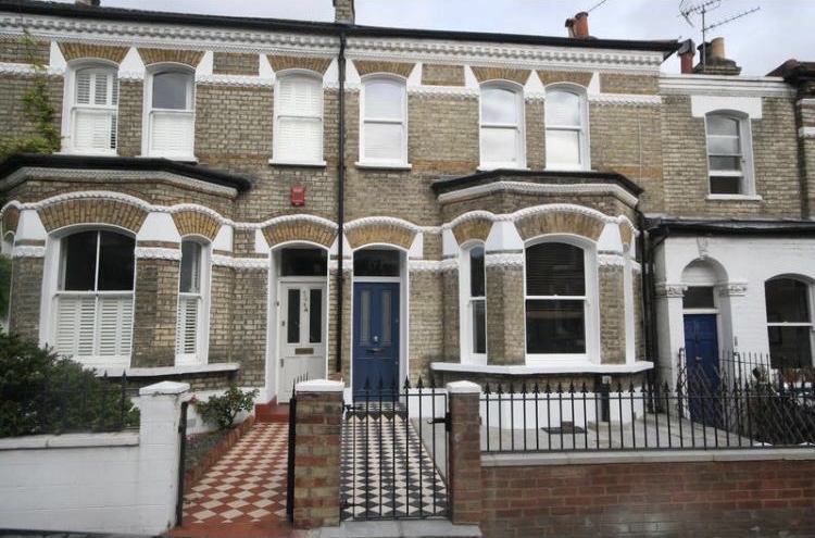 Room Bennerley Road in Greater London