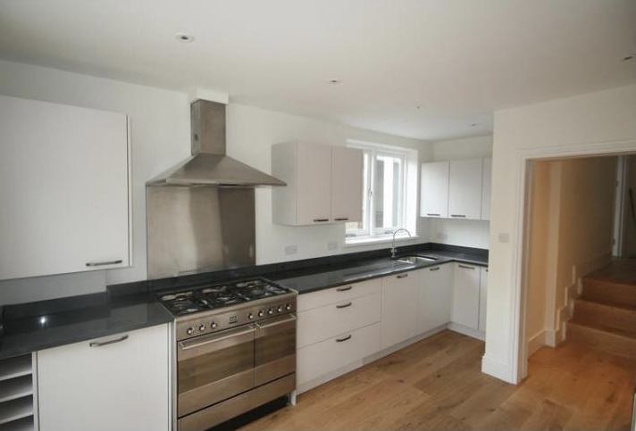Room Bennerley Road in Greater London