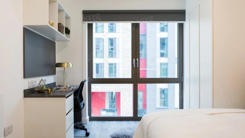 Room Holloway Road in Greater London