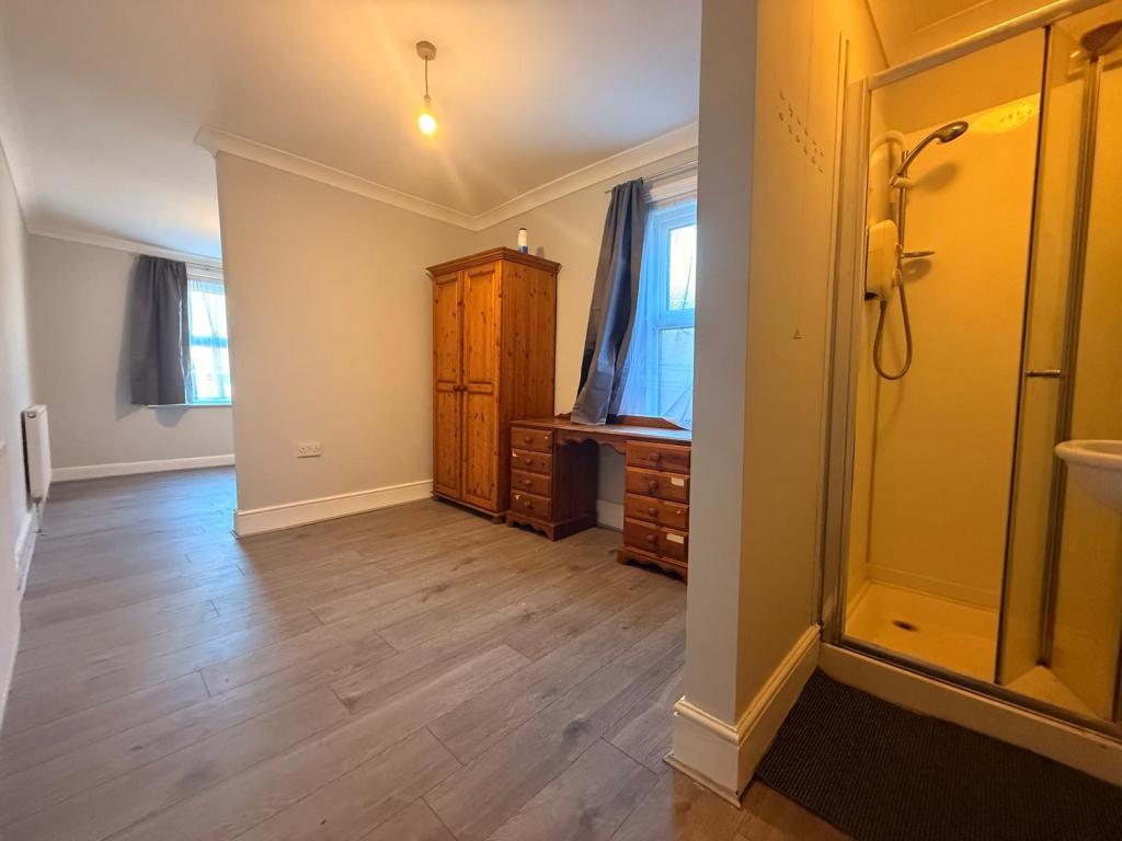 Room Cranbury Road in Eastleigh