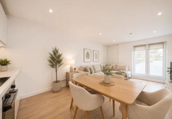 Flat Ewell Road in Greater London