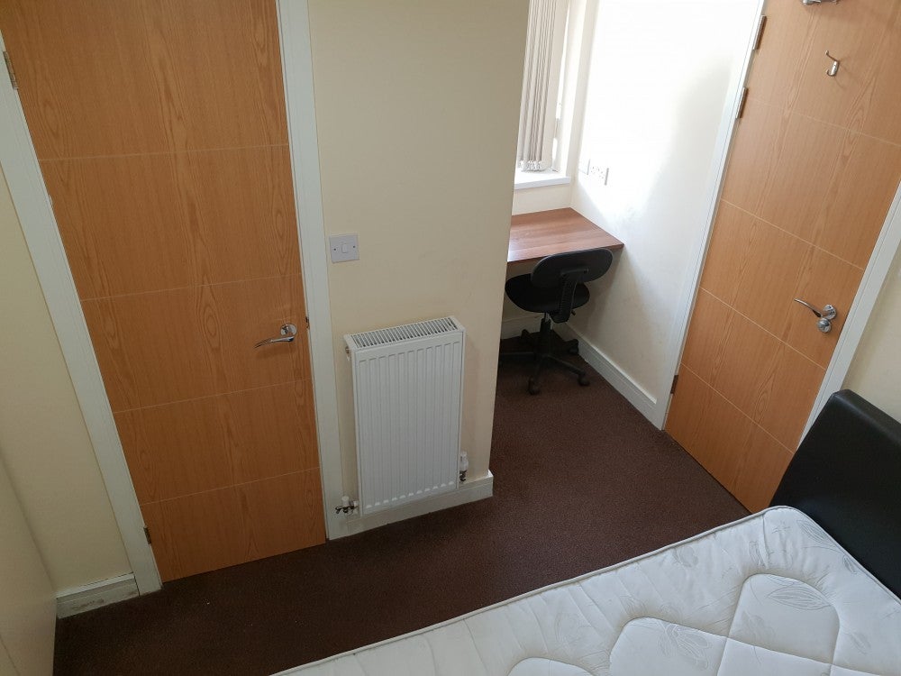 Room Hubert Road in Birmingham