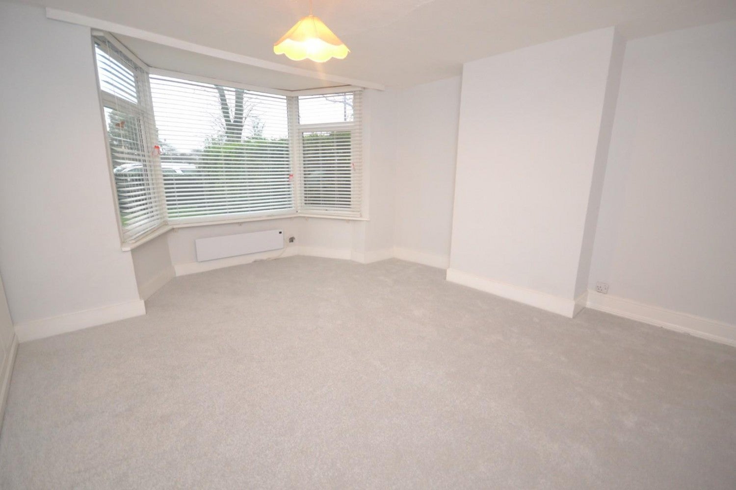 Flat Kentwood Hill in Reading