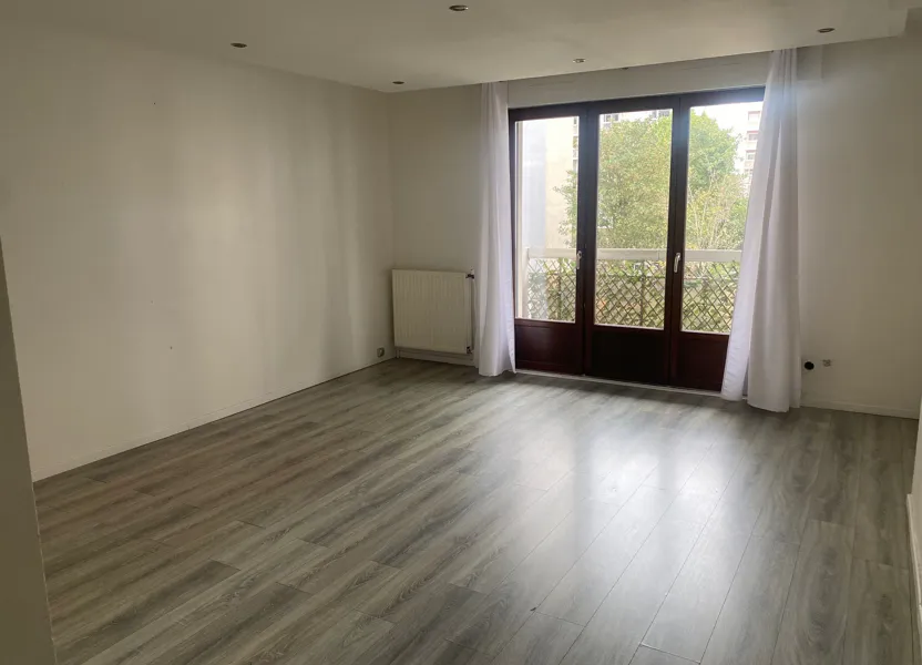 Flat Rue Pelleport in Paris