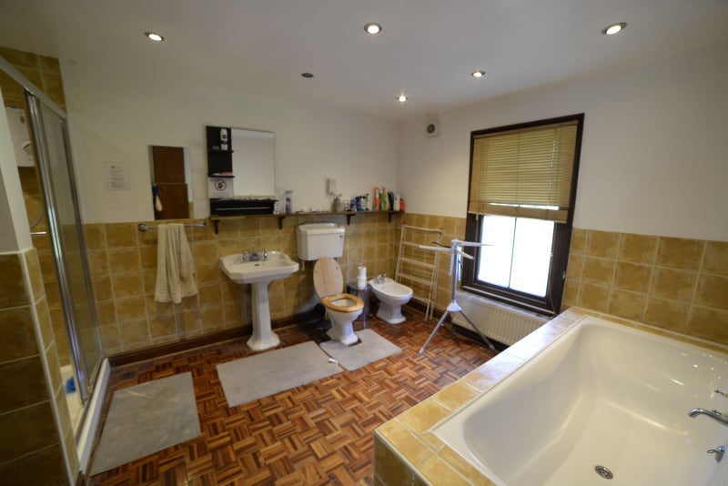 Room Hainault Road in Greater London