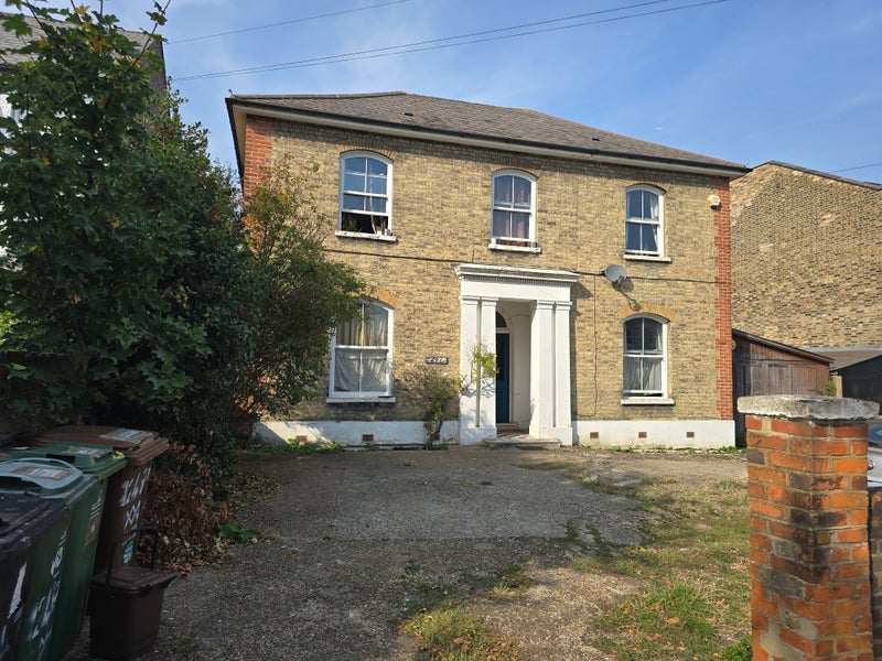 Room Hainault Road in Greater London
