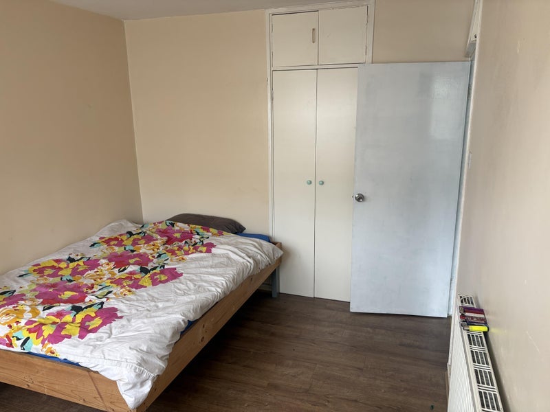 Room Spenser Grove in Greater London