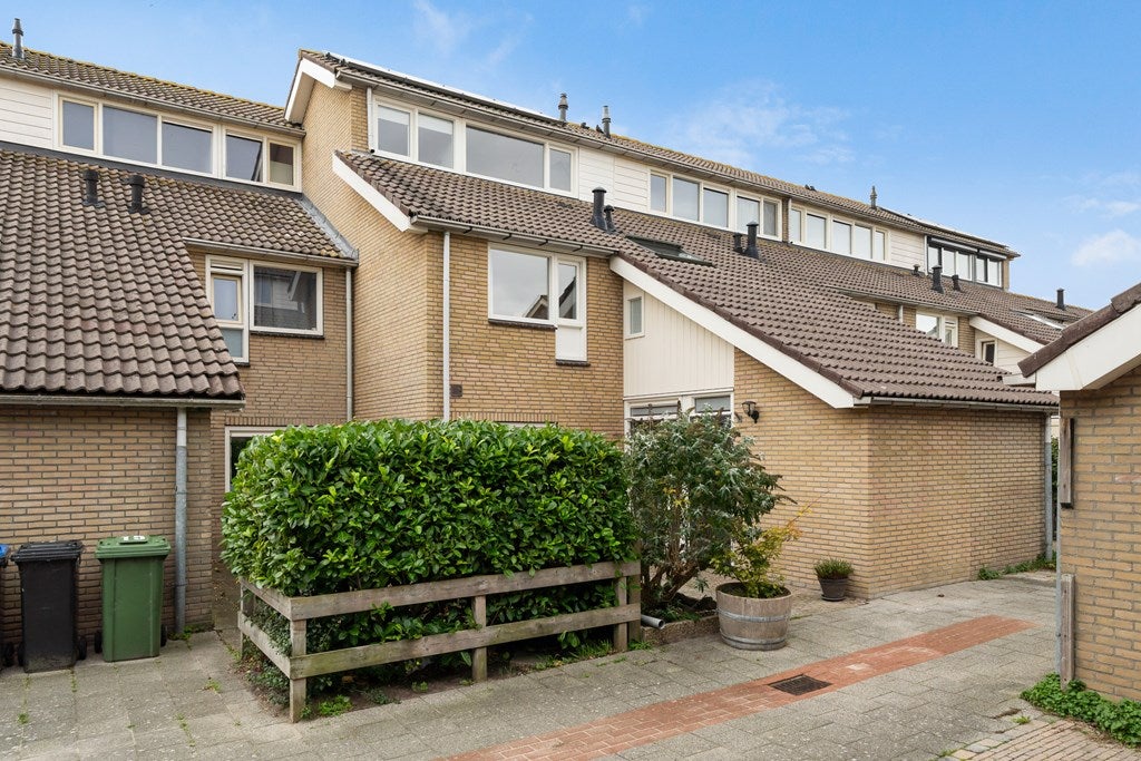 Huis Leeuwerikhof 17 in Roelofarendsveen