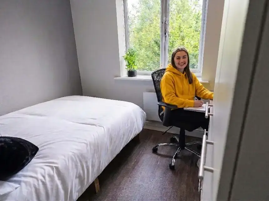 Room Moss Lane East in Manchester