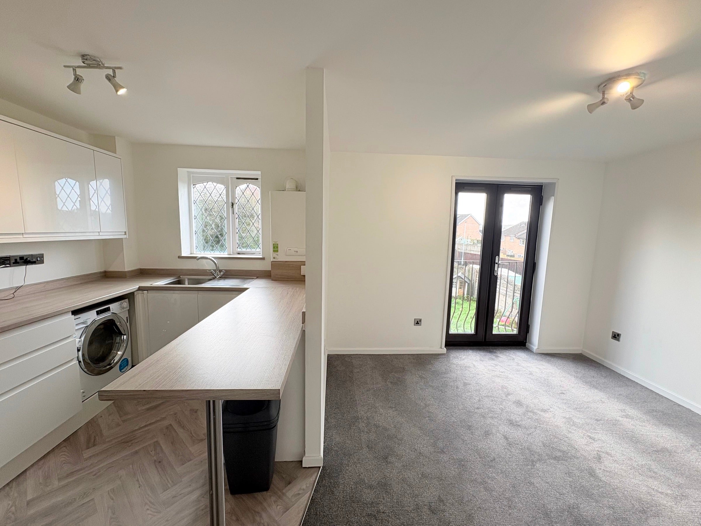 Flat Cranmer Court in Swansea