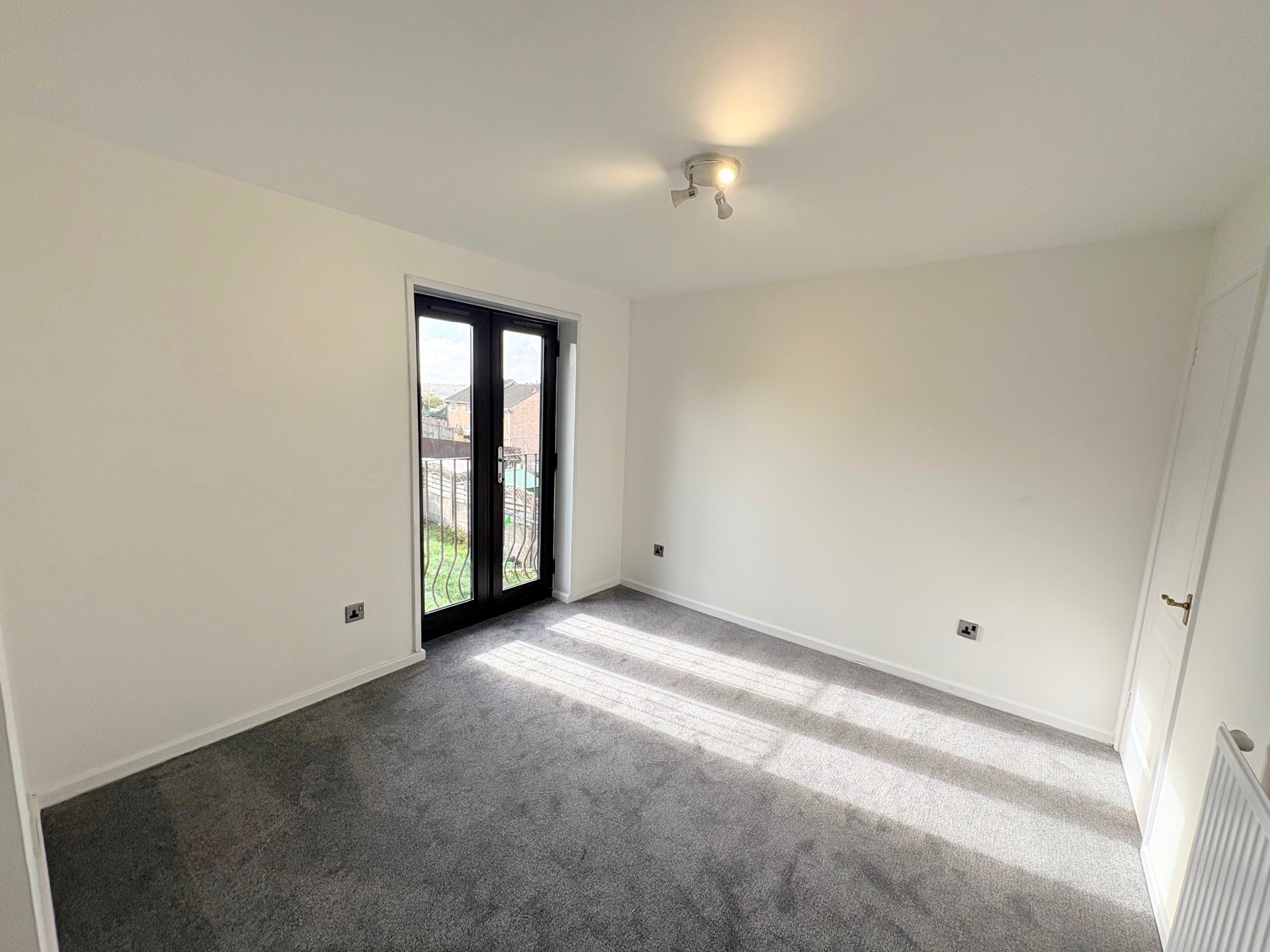 Flat Cranmer Court in Swansea