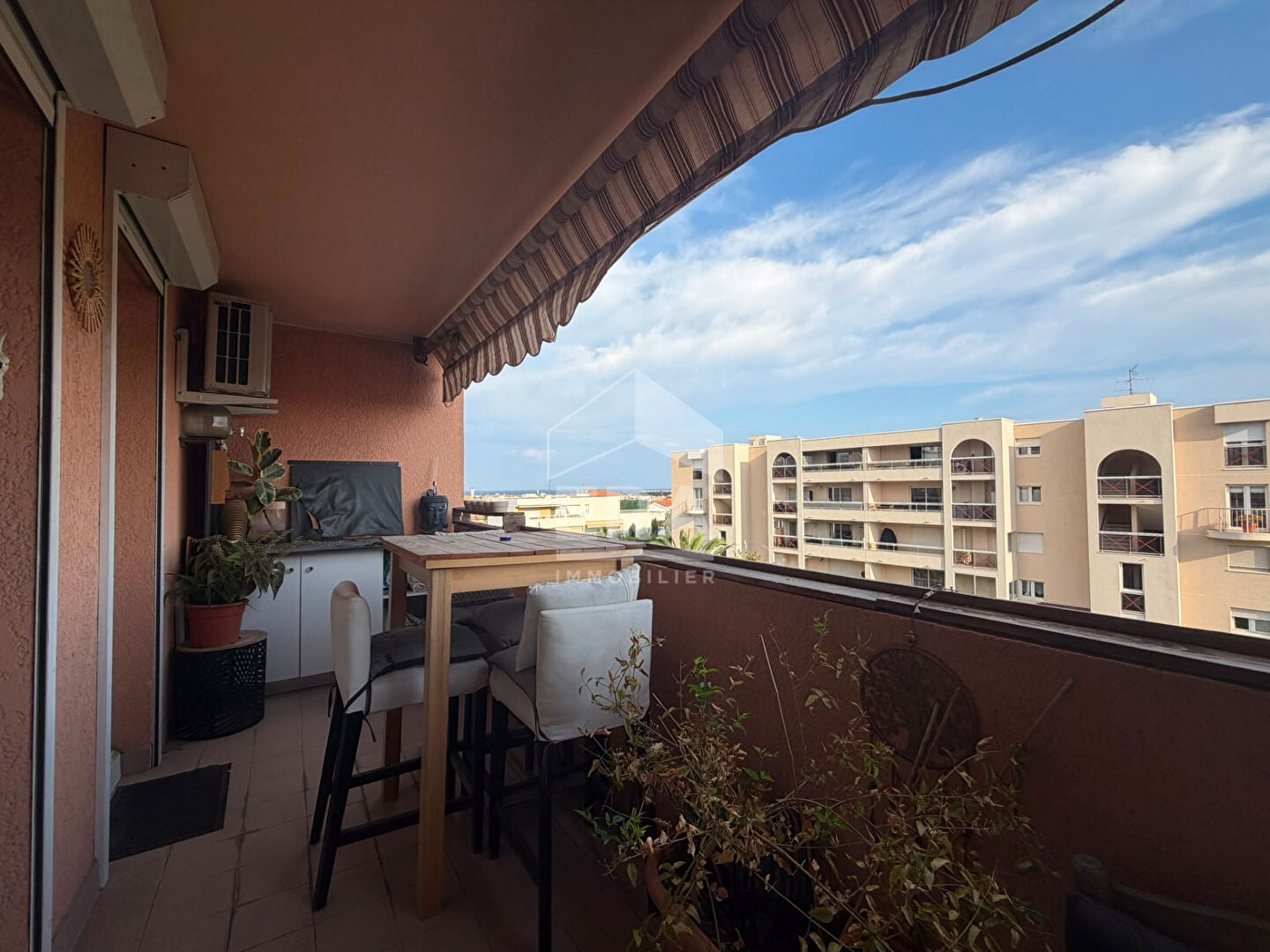 Flat Corniche Fahnestock in Saint-Laurent-du-Var