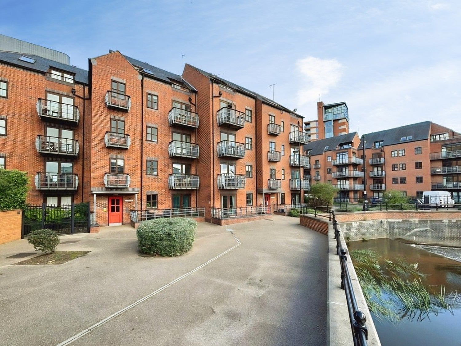 Flat Armouries Way in Leeds