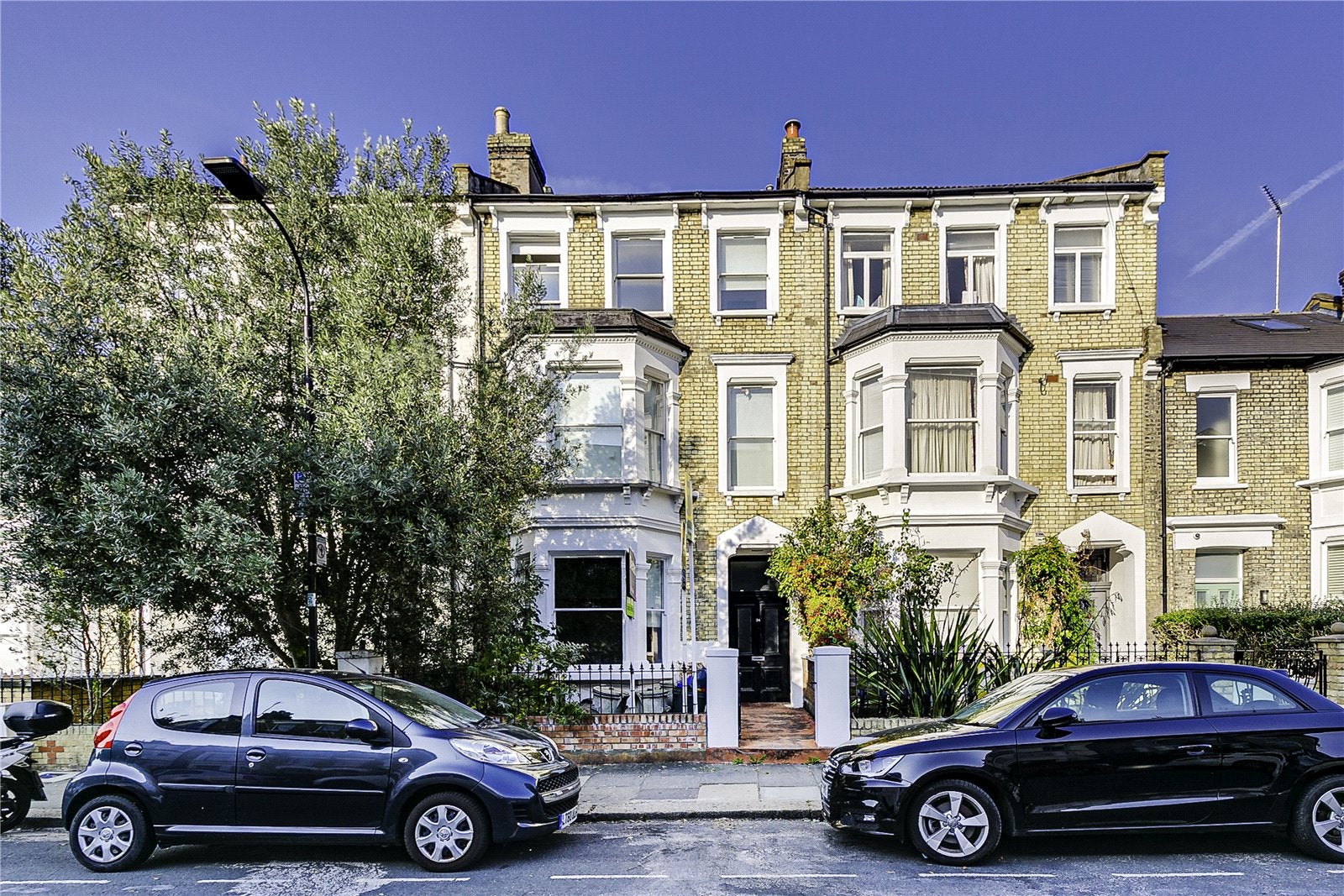 Flat Warbeck Road in Greater London