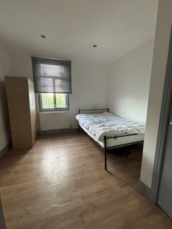 Room Bensham Lane in Greater London